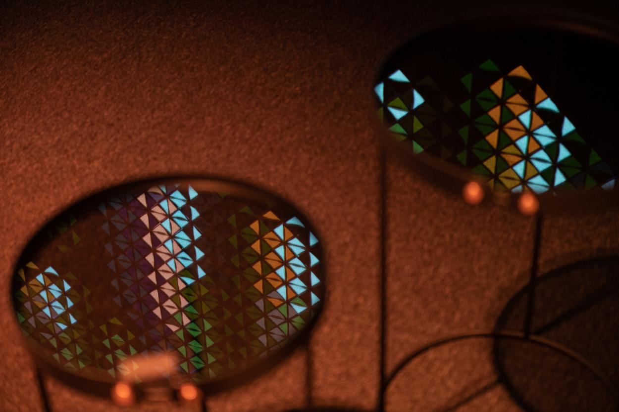 GRID installáció S/ALON Budapest kiállítás legyen fény! fényjáték