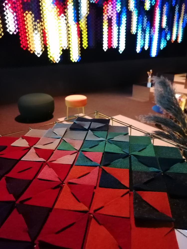 GRID installáció S/ALON Budapest kiállítás legyen fény! moduláris textil