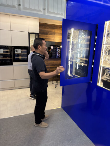 dunavox stand tervezés Löhne németországi kiállításra, kék borhűtő