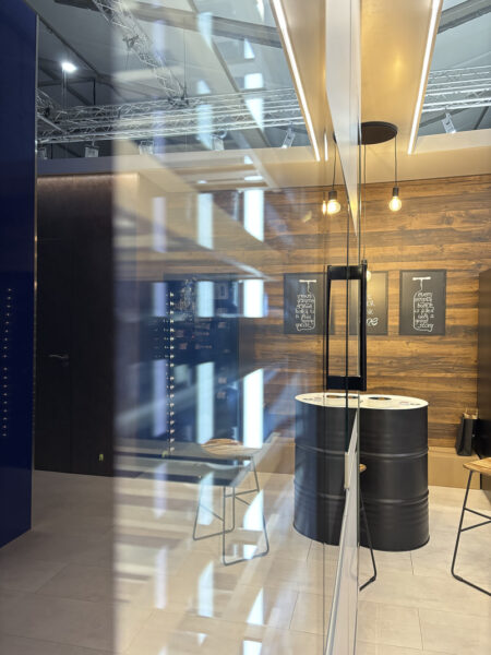 dunavox stand tervezés Löhne németországi kiállításra, borhűtő közelről